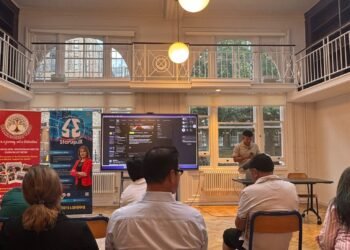 Entrepreneurs attending the free AI for Business masterclass by Starup at Walworth Town Hall, London